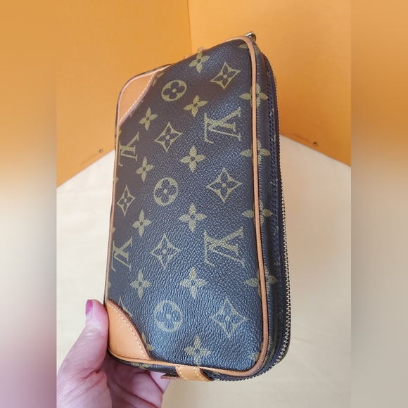 Louis Vuitton Marly Bandoliere Clutch - Picture 10 of 16